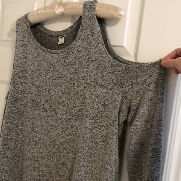 Light grey cold shoulder long sleeve - Picture 5 of 5
